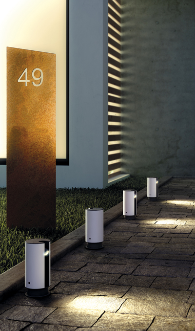 Luminaria de balizamiento de diseño orientable para exterior con proyector. Insolit Banús