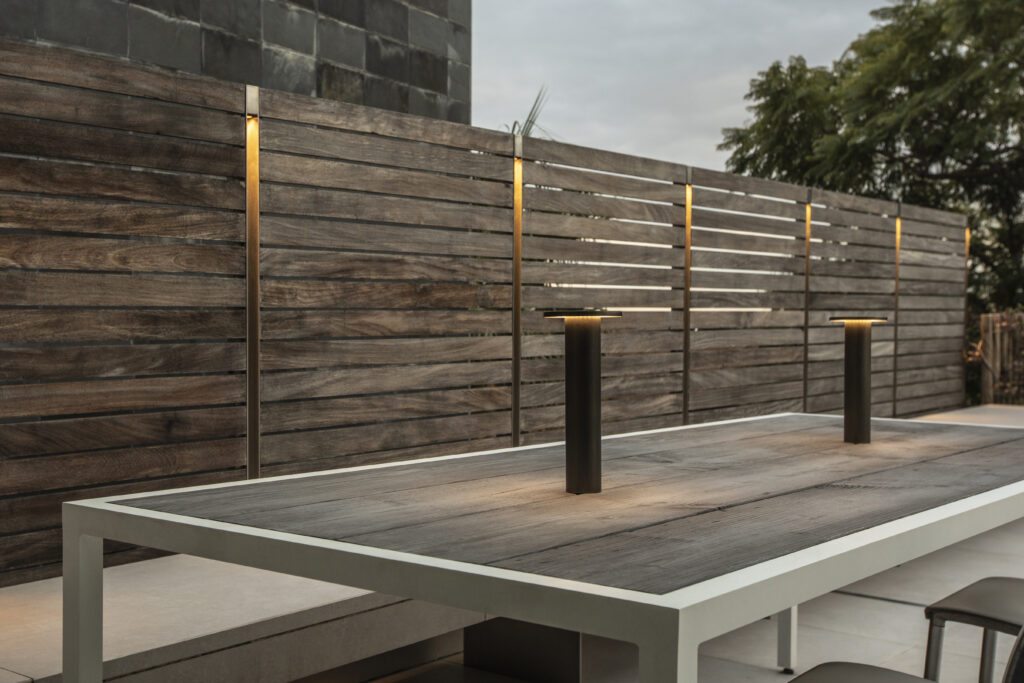 Lampara de diseño sobremesa portátil. Insolit Basic