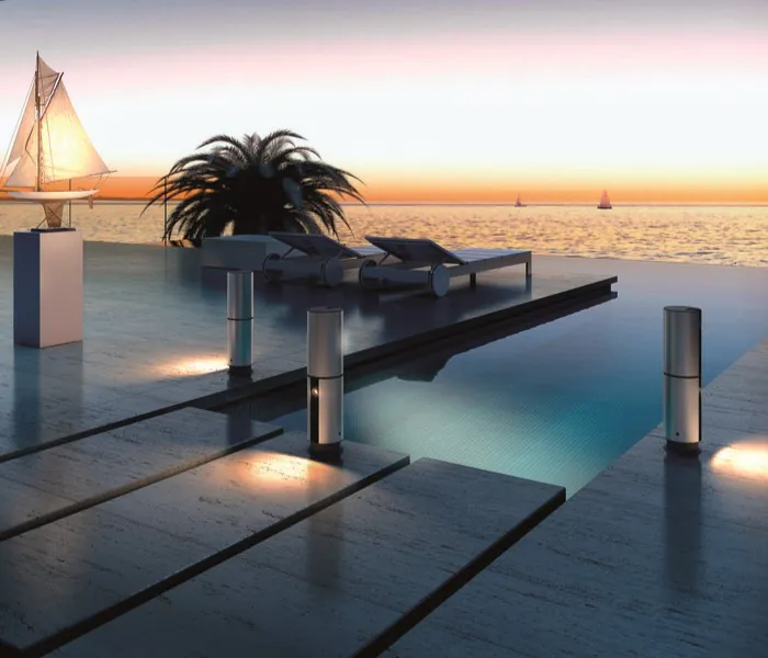 BANÚS TWICE, luminaria de balizamiento y de acento orientable de diseño para exterior IP65 fabricada en aluminio mecanizado y extruido, equipada con dos microproyectores LED de alta precisión. Proyector superior con rotación vertical de 135º y rotación horizontal de 350º. Proyector inferior con rotación vertical de 135º. Luminaria exterior técnica ideal para iluminación de jardines, senderos, fachadas, zonas de paso, paisajismo y espacios arquitectónicos. Spotlight LED de exterior para iluminación arquitectónica, iluminación de diseño, iluminación técnica, iluminación de acento, iluminación paisajística, proyector orientable, baliza LED de diseño, iluminación decorativa exterior, luminaria IP65 de alta calidad para arquitectos, paisajistas y lighting designers – Insolit BCN Lighting BANÚS TWICE, designer outdoor beacon and accent luminaire with IP65 protection, made of machined and extruded aluminum. Features two high-precision machined aluminum micro-projectors: upper projector with 135º vertical and 350º horizontal rotation; lower projector with 135º vertical rotation. Ideal outdoor LED spotlight for façade lighting, garden paths, landscaping, architectural exteriors, and outdoor accent lighting. High-end IP65 outdoor lighting for design professionals. Suitable for architectural lighting, landscape lighting, exterior decorative lighting, technical outdoor lighting, LED beacons, orientable projectors, and lighting design projects by architects, landscape designers, and lighting consultants – Insolit BCN Lighting