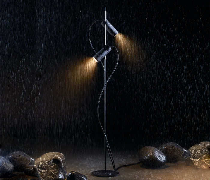 Proyector exterior de diseño de pie simple o doble diseñado por Jean-Michel Wilmotte. Insolit Focus Line Floor IP65