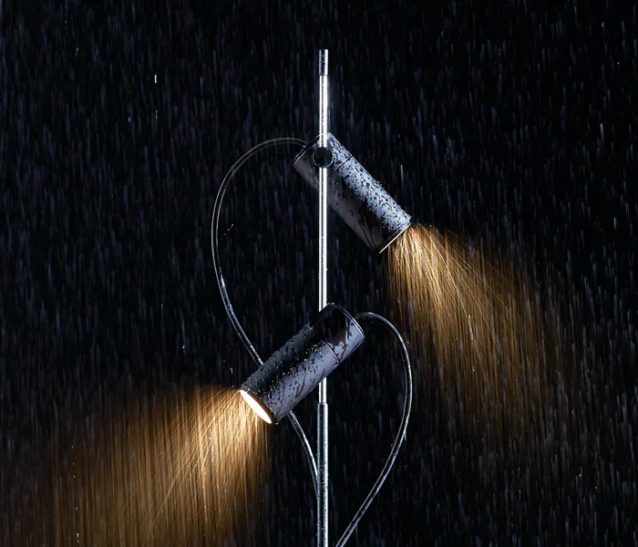 Proyector exterior de diseño de pie simple o doble diseñado por Jean-Michel Wilmotte. Insolit Focus Line Floor IP65