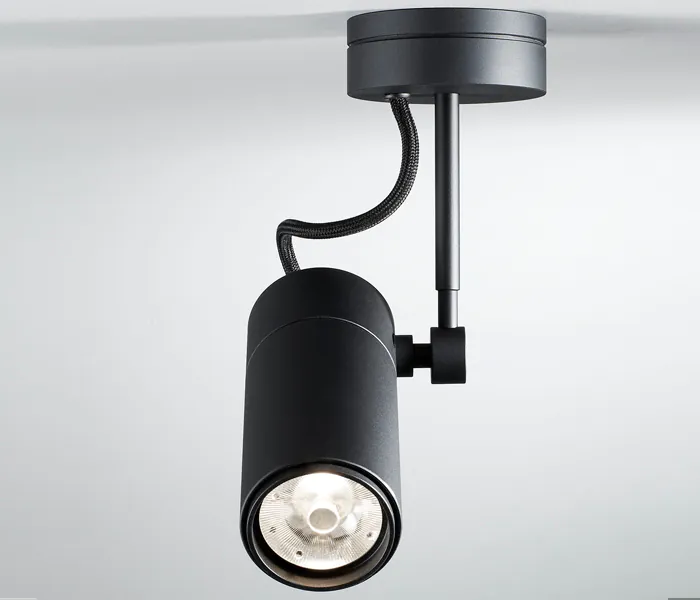 Proyector de diseño orientable GU10 para baño diseñado por Jean-Michel Wilmotte. Insolit Focus Line IP44