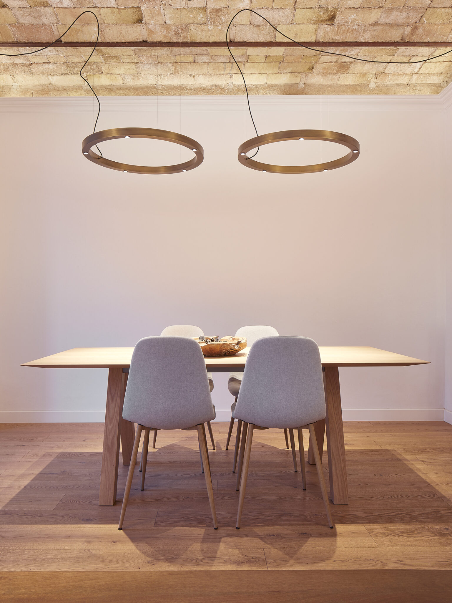 circular design suspension luminaire