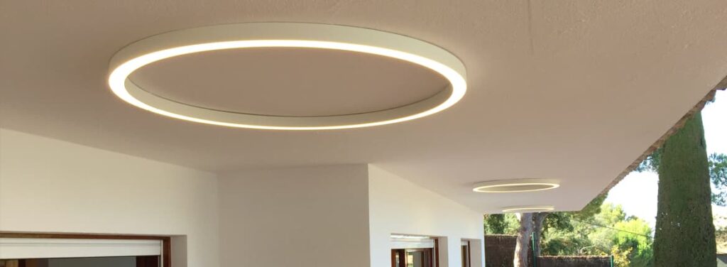 Lampara de diseño circular colgante a luz directa design by Josep Lluís Xuclà. Insolit TR Ceiling Down