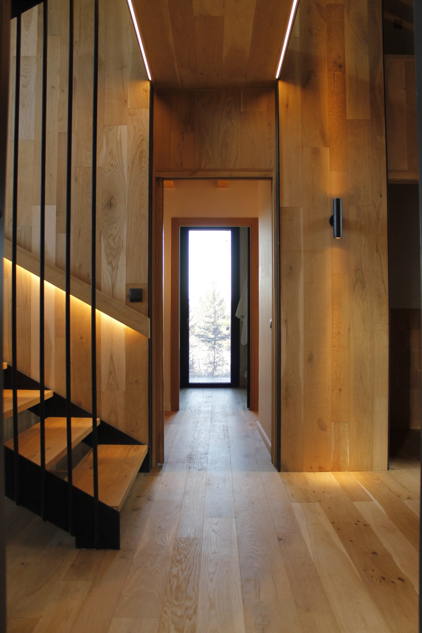Proyector de diseño exterior doble orientable diseñado por Jean-Michel Wilmotte. Insolit Focus Line Wall Double