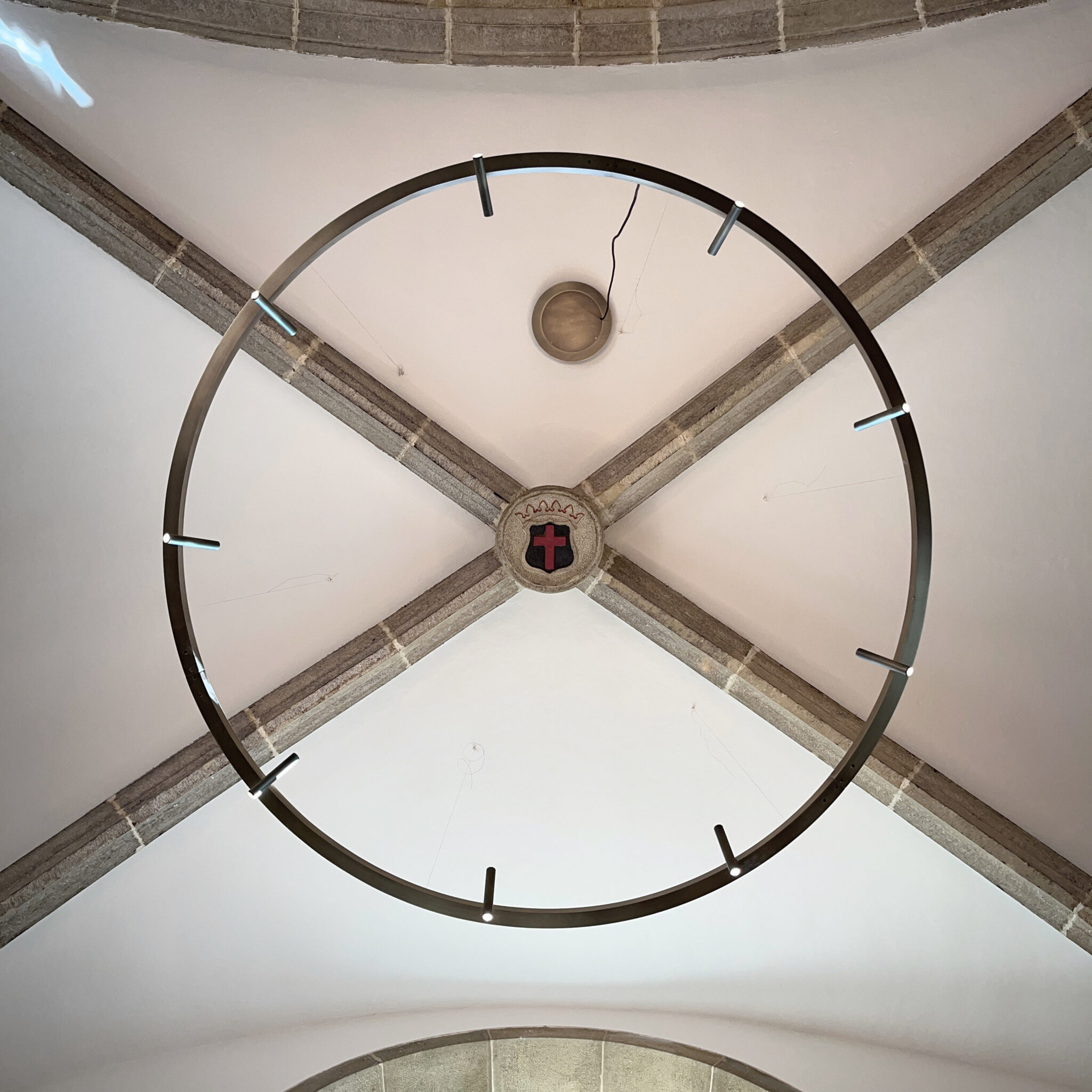 Circular design pendant light