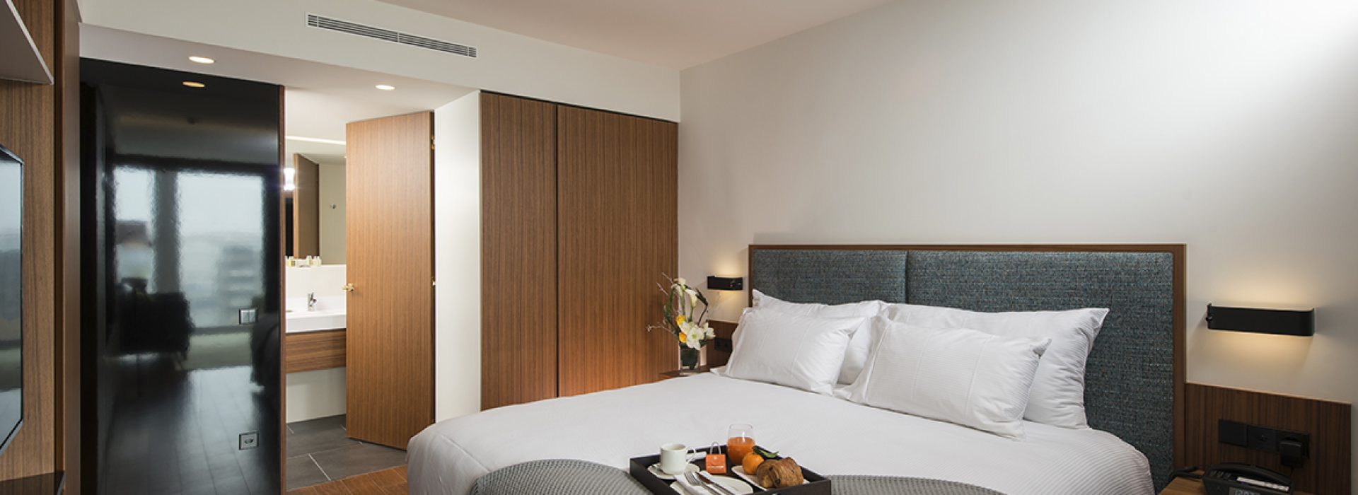wall design lamp made in barcelona by insolit, ideal for hotel lighting design